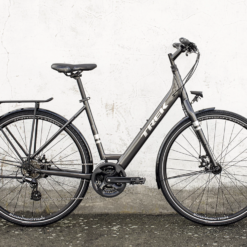 Hybridcykel Trek Verve 1 Equipped Lowstep Svart -Cyklar affär verve1equippedlowstep 21 33541 a portrait